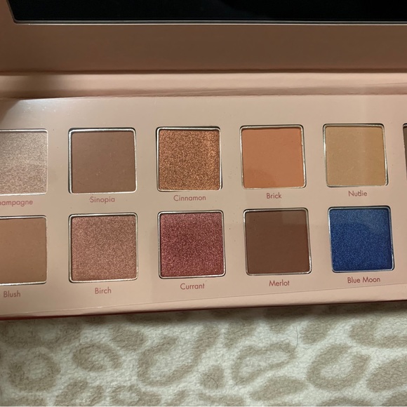 Mellow Cosmetics 12 Pan Eyeshadow Palette - Picture 1 of 2